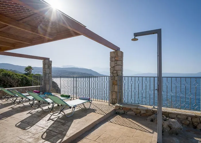 Family Big Apartment Next To The Sea 2-5 People